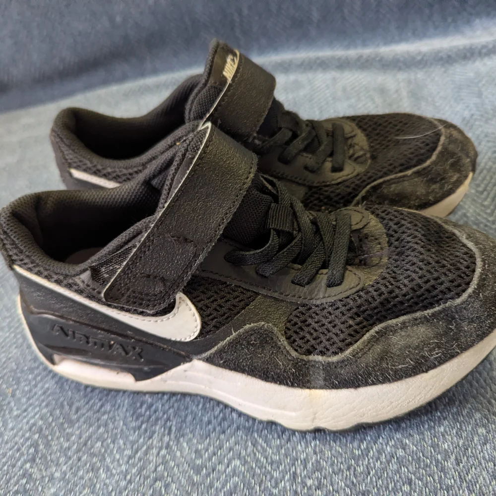 Nike Air Max SYSTM Kids' Sneakers Black and White Velcro US 3Y Big Kid Sneakers